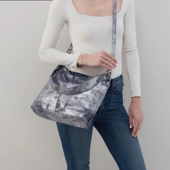 NWT! HOBO BEAUTIFUL blue pewter LEATHER Shoulder Bag - Picture 2 of 5